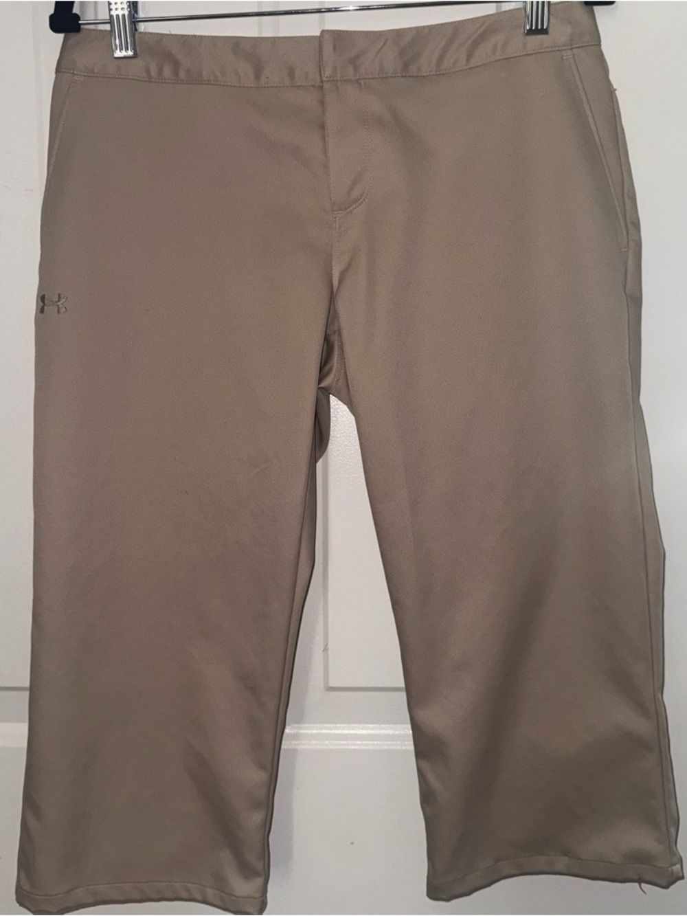 Under Armour Women's Tan Golf Capris Size 8 - EUC Lightweight